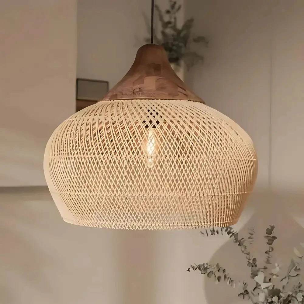 SolsticeGlow – Suspension en rotin tressé à la main pour une ambiance bohème et chaleureuse