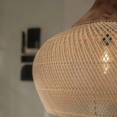SolsticeGlow – Suspension en rotin tressé à la main pour une ambiance bohème et chaleureuse